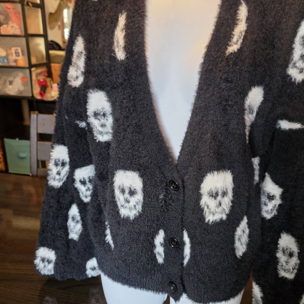 Hot Topic Black and White Skull Cardigan Size Xl